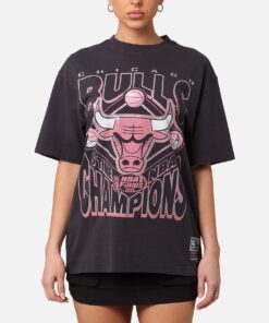 Mitchell & Ness Women's Chicago Bulls NBA Champs Glitter T-Shirt Overdyed Black