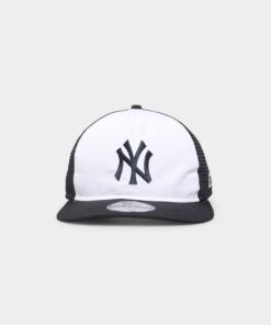 New Era New York Yankees 'Team Two-Tone' Prolight Old Golfer Trucker Snapback White/OTC
